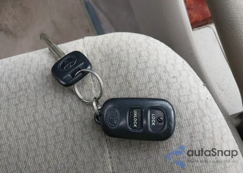 2003 Toyota Corolla Le z USA, uszkodzony, nr VIN JTDBR32EX32007104